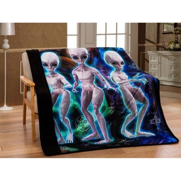 New 3 Aliens Plush Fleece Throw Gift Blanket Sherpa UFO Alien Abduction Galaxy - Picture 2 of 5
